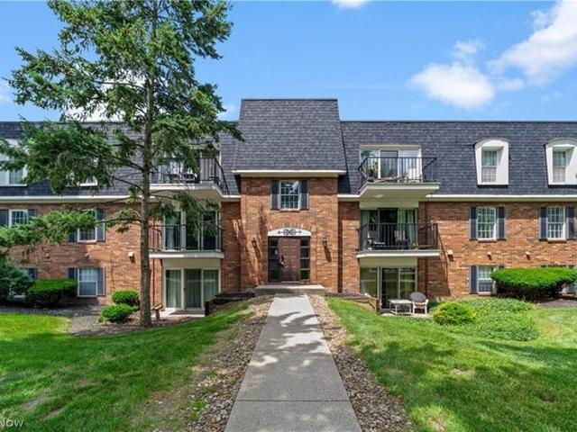 Condo for sale in Westlake, Ohio