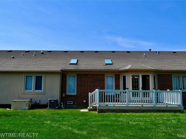 Condo for sale in Clinton Township, Michigan