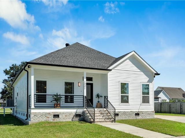 House for sale in Saint Claude Heights, Arabi