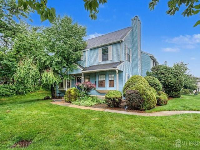 Townhouse for sale in Edison, New Jersey