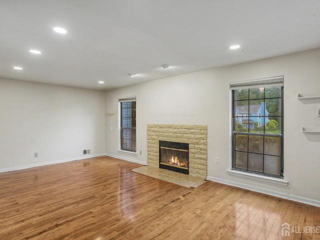 Townhouse for sale in Edison, New Jersey