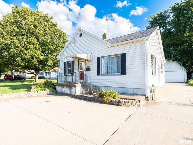 House for sale in Pekin, Illinois