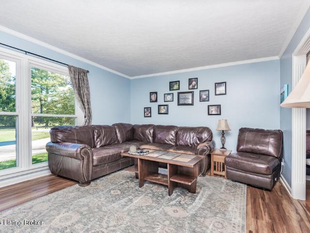 House for sale in La Grange, Oldham County