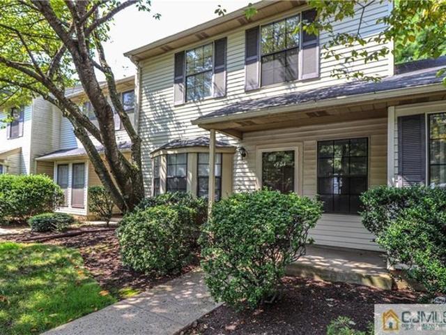 Townhouse for sale in Edison, New Jersey