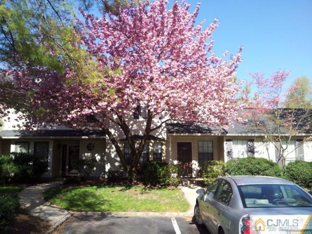 Townhouse for sale in Edison, New Jersey