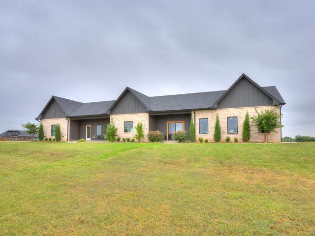 House for sale in Cashion, Oklahoma