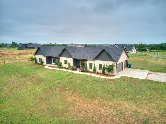 House for sale in Cashion, Oklahoma