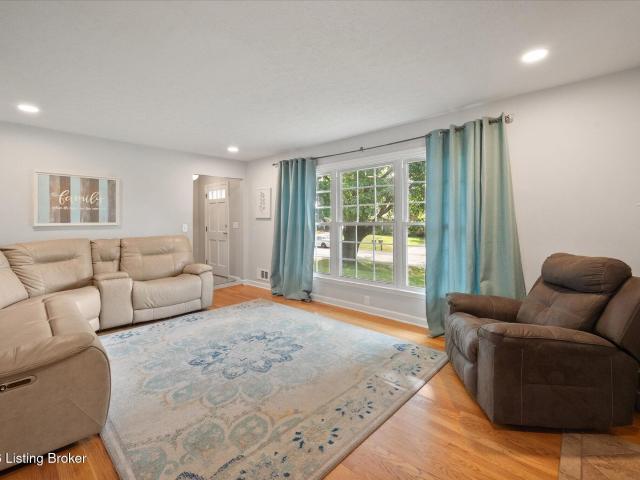 House for sale in Jeffersontown, Kentucky