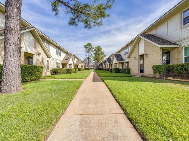 Townhouse for sale in Denison, Texas