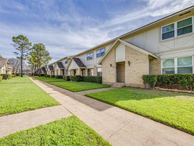 Townhouse for sale in Denison, Texas