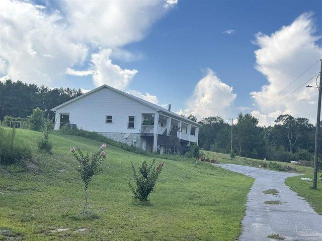 House for sale in Laurel Hill, Florida