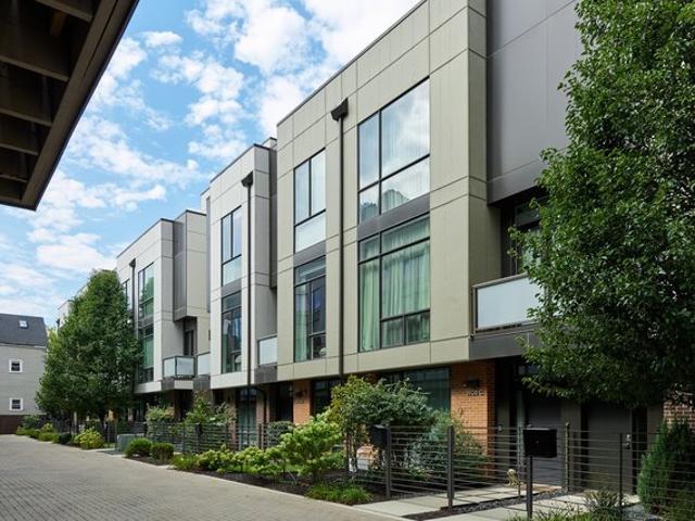 Townhouse for sale in Chicago Park, Illinois