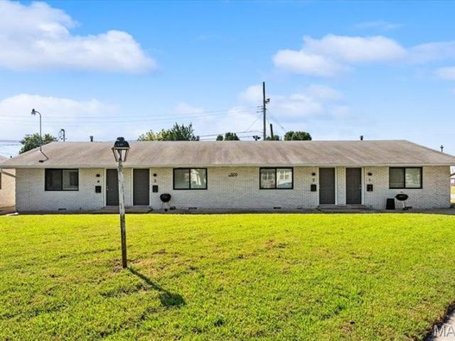 House for sale in East Saint Louis, Illinois