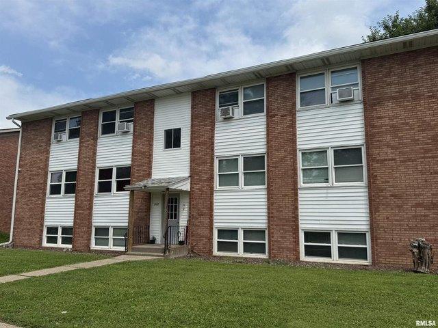 House for sale in Silvis, Illinois