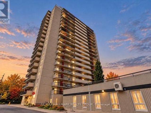 Condo for sale in Rideau-Vanier, Ottawa