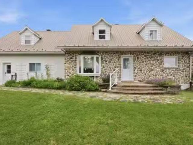 House for rent in Laurentides, Quebec
