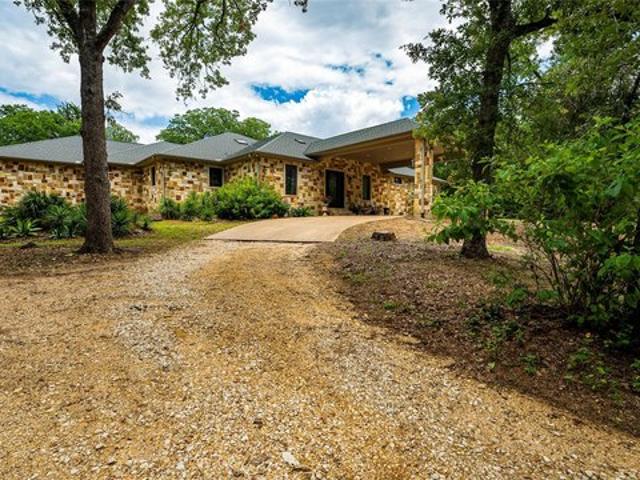 House for sale in Milam, Texas