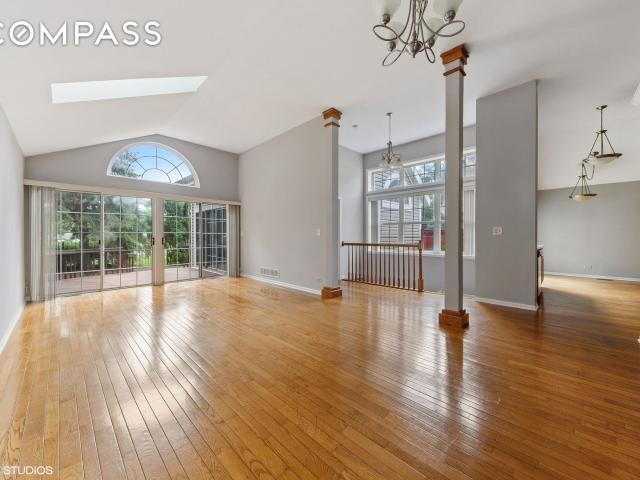 Property for rent in Arlington Heights, Illinois