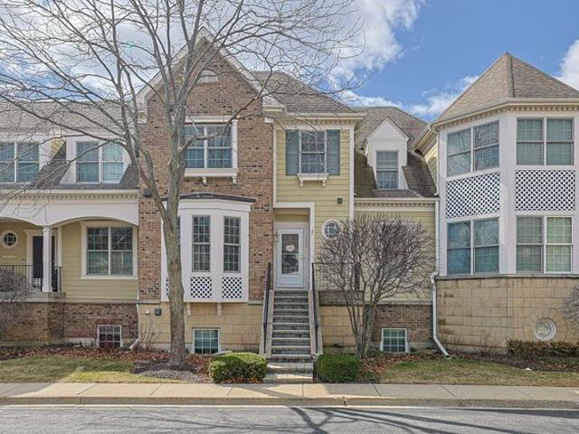 Townhouse for sale in Libertyville, Illinois