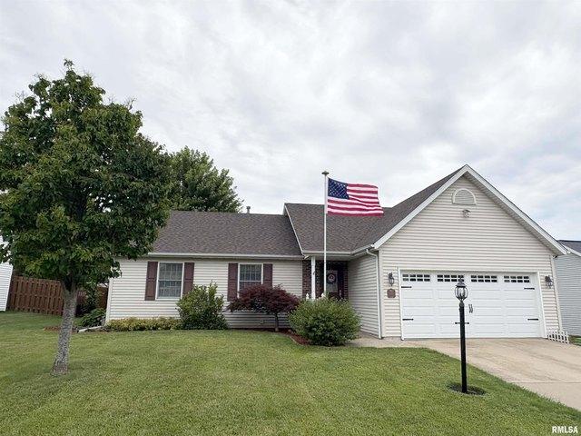 House for sale in Washington, Illinois
