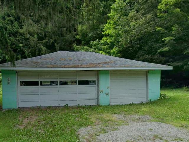 House for sale in Mill Run, Pennsylvania