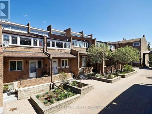 Townhouse for sale in Woburn, Ontario