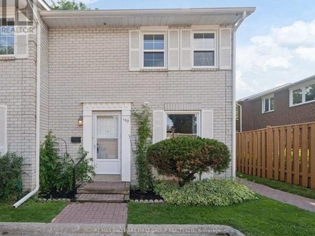 Townhouse for sale in Woburn, Ontario
