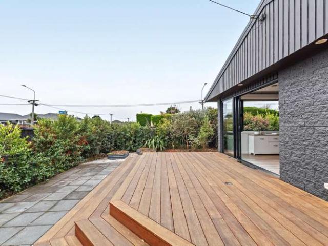 House for sale in Chaslands, Canterbury