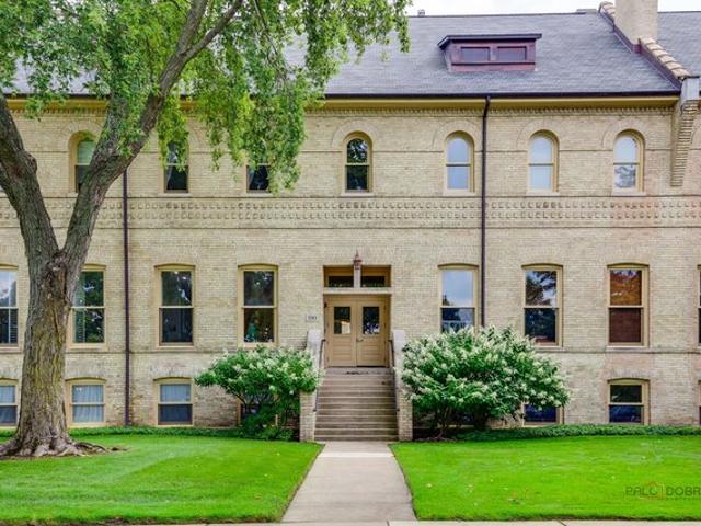 Condo for sale in Highland Park, Illinois