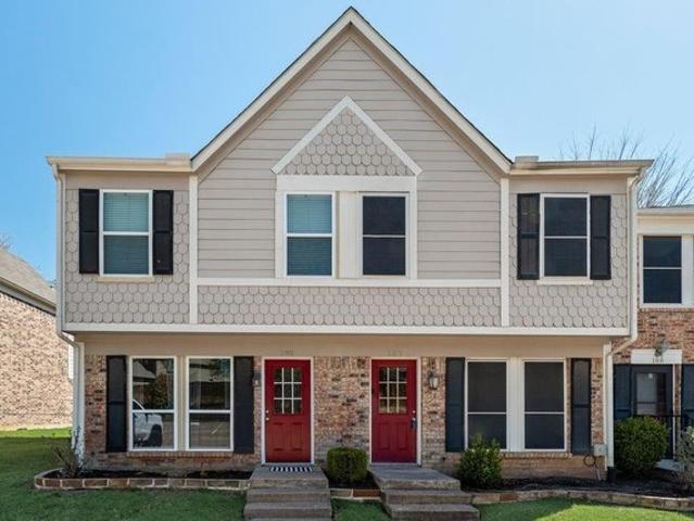 Townhouse for sale in Euless, Texas