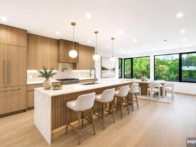 Townhouse for sale in Fort Lee, New Jersey