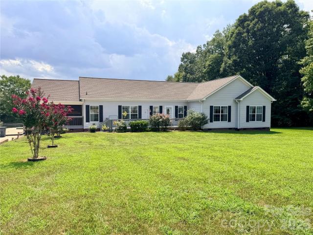 House for sale in Hiddenite, North Carolina