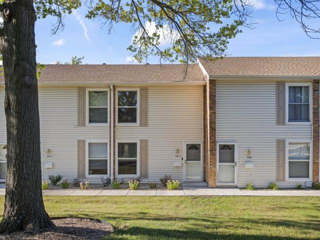 Townhouse for sale in Huntington Club, Hoffman Estates