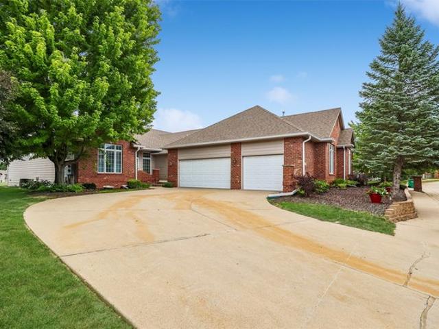 Townhouse for sale in Clive, Iowa