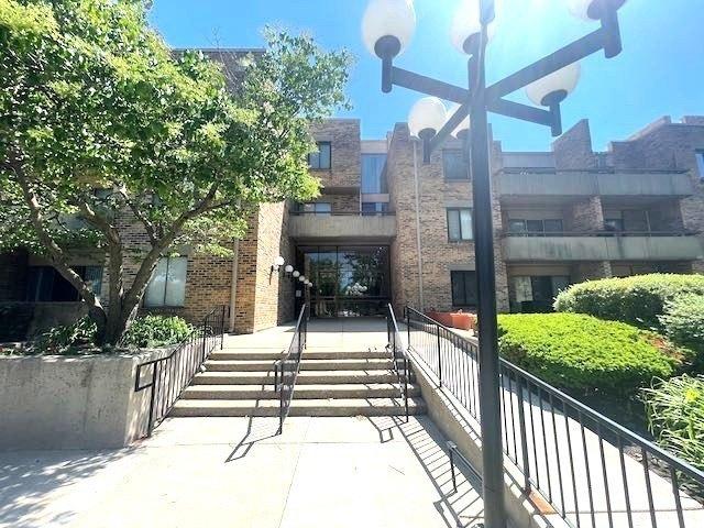 Condo for sale in Schaumburg, Illinois