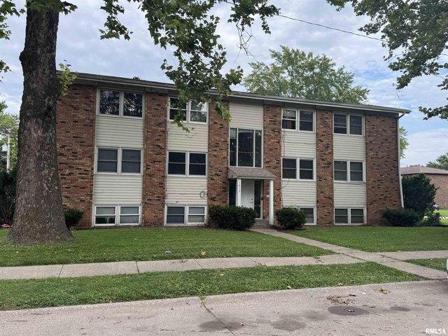 House for sale in Silvis, Illinois
