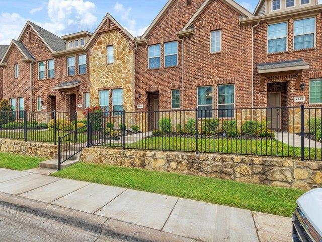 Townhouse for sale in Mesquite, Texas
