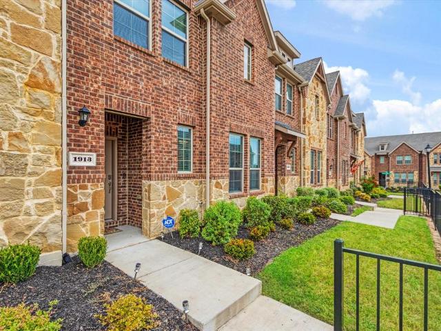 Townhouse for sale in Mesquite, Texas