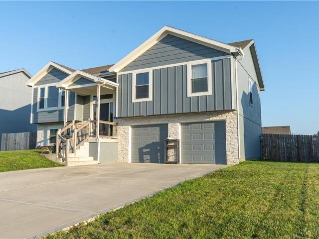 House for sale in Harrisonville, Missouri