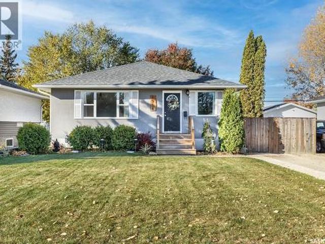 House for sale in Queen Elizabeth, Saskatoon