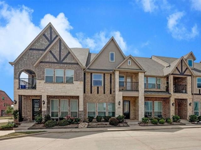 Townhouse for sale in Farmers Branch, Texas