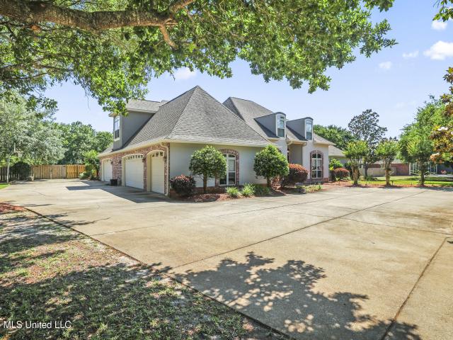 House for sale in Ocean Springs, Mississippi