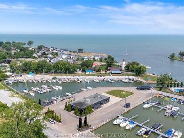 Commercial for rent in Lakeshore, Ontario