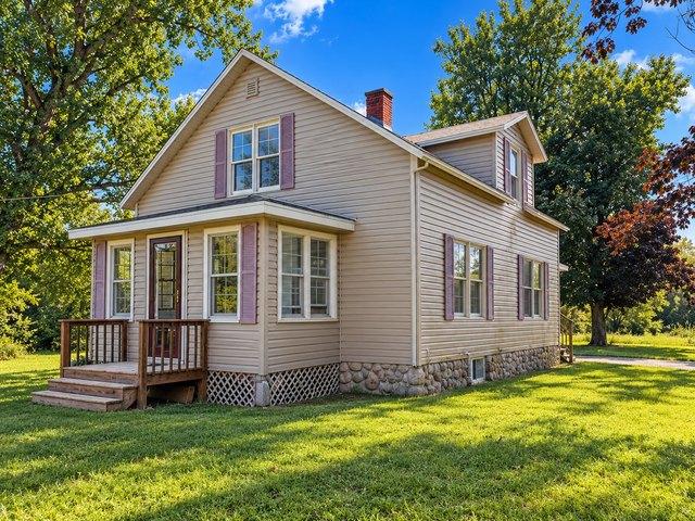 House for sale in Marengo, McHenry County