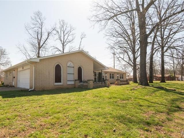 House for sale in Poplar Bluff, Missouri