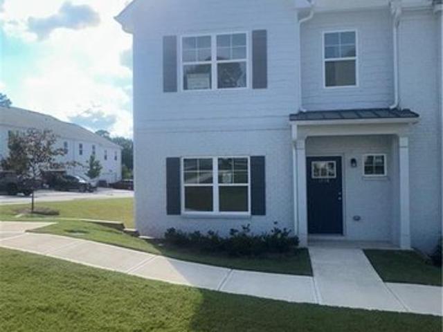 Townhouse for sale in Conyers, Georgia