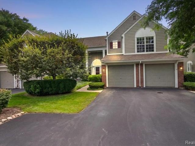 Condo for sale in Bloomfield Hills, Michigan