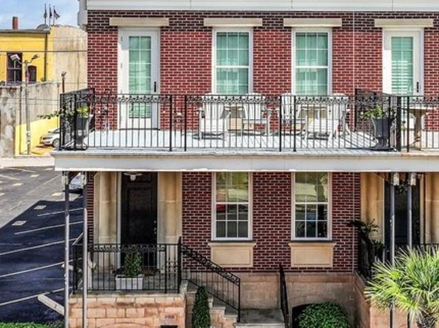 Townhouse for sale in Galveston, Texas