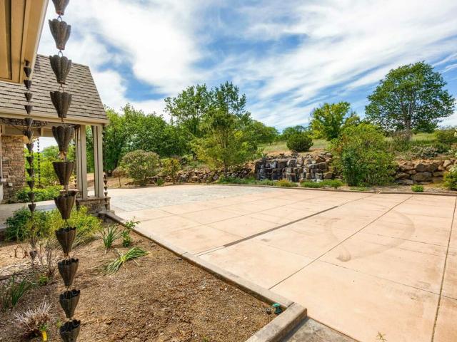 House for sale in Eagle Point