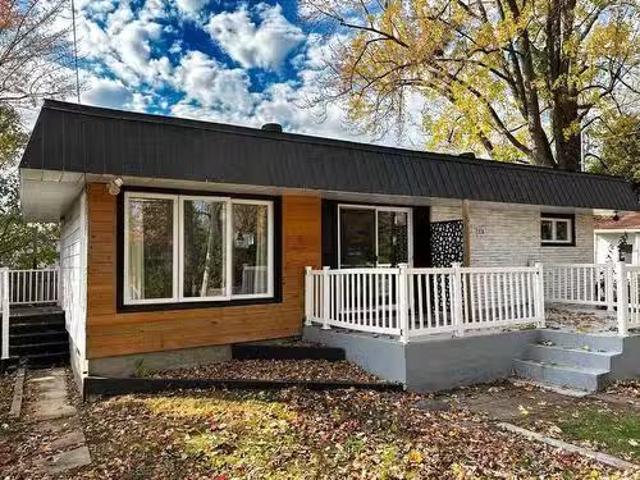 House for sale in Pointe-calumet